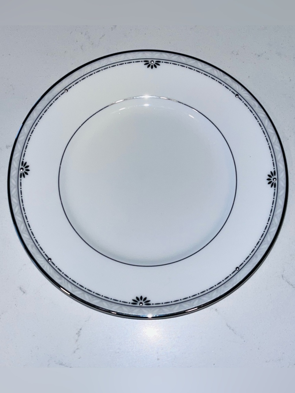 Royal Doulton bone china salad dessert plate Platinum Elegance pat. 8” H-5321